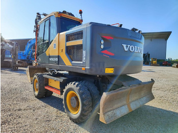 Pelle sur pneus VOLVO EW160E