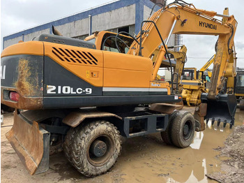 Pelle sur pneus HYUNDAI R210