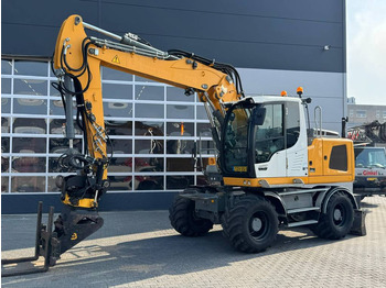 Pelle sur pneus LIEBHERR A 914