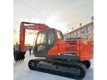 Pelle sur chenille DOOSAN DX140