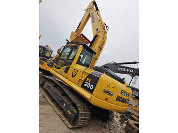 Pelle sur chenille KOMATSU PC200-8