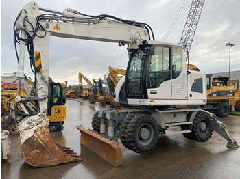 Pelle sur pneus LIEBHERR A 918