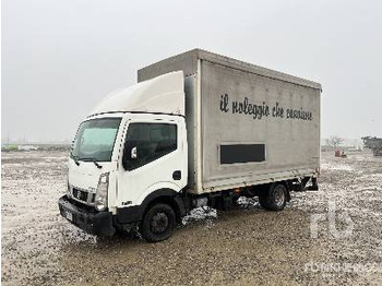 Camion plateau NISSAN