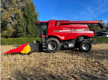 Moissonneuse-batteuse CASE IH