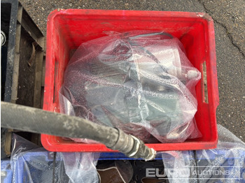 Matériel de chantier Pallet of Various Power Tools, Compressors, Safety Sandals: photos 4