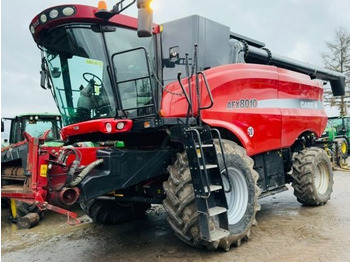 Moissonneuse-batteuse CASE IH