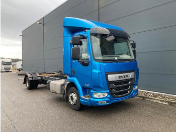 Camion à rideaux coulissants DAF LF 210