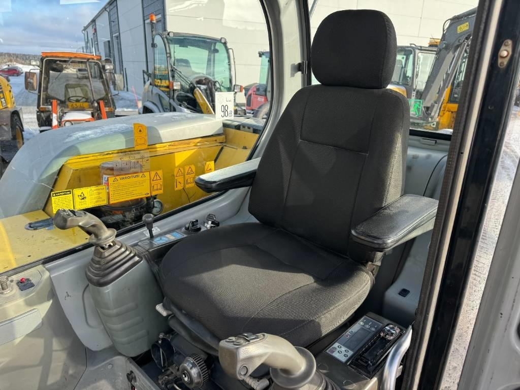 Mini pelle New Holland Kobelco E80 PYÖRITTÄJÄLLÄ: photos 7