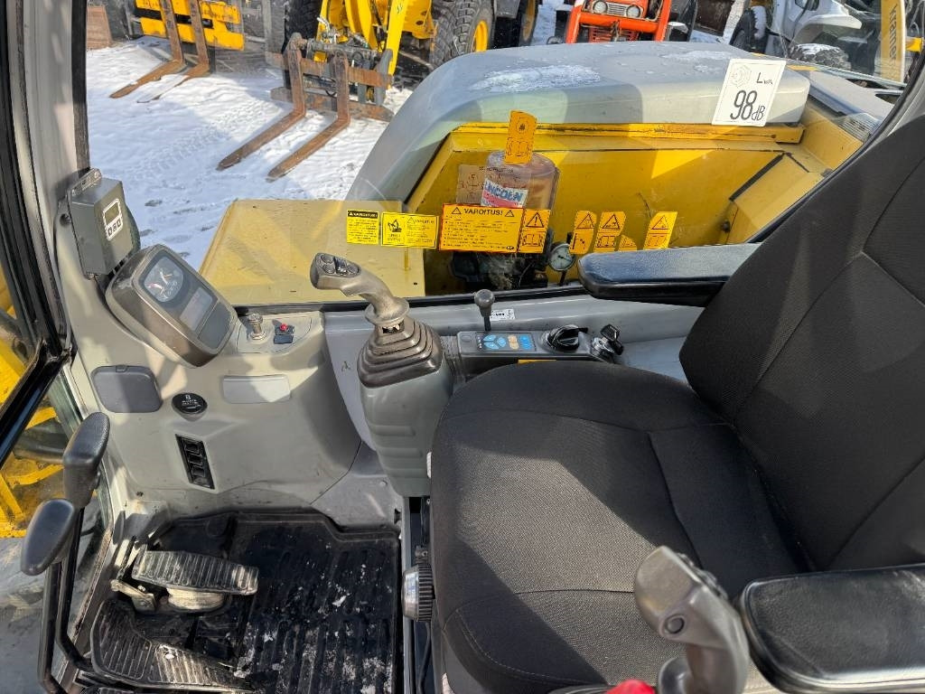 Mini pelle New Holland Kobelco E80 PYÖRITTÄJÄLLÄ: photos 8