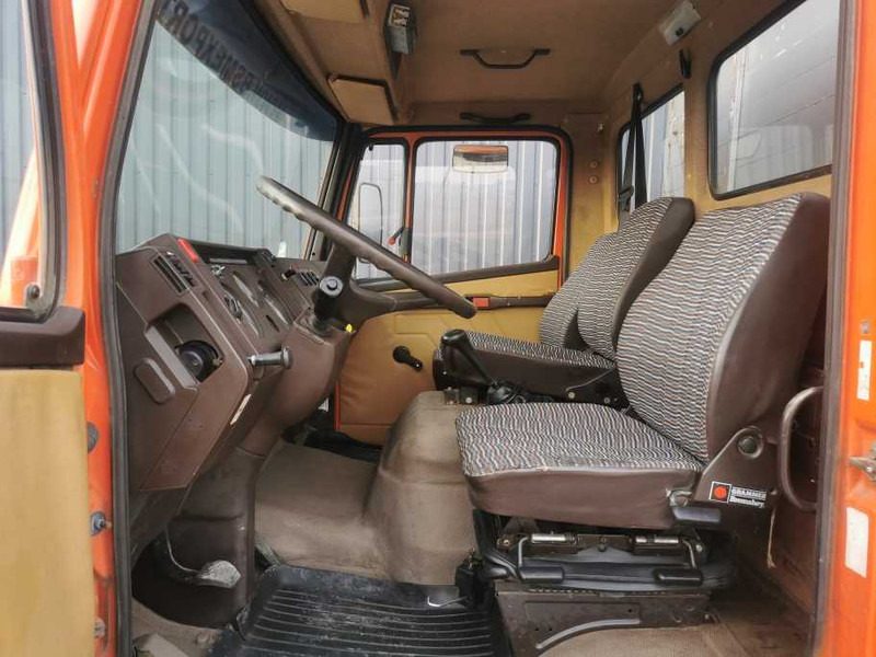 Camion bétaillère Mercedes-Benz 914: photos 14