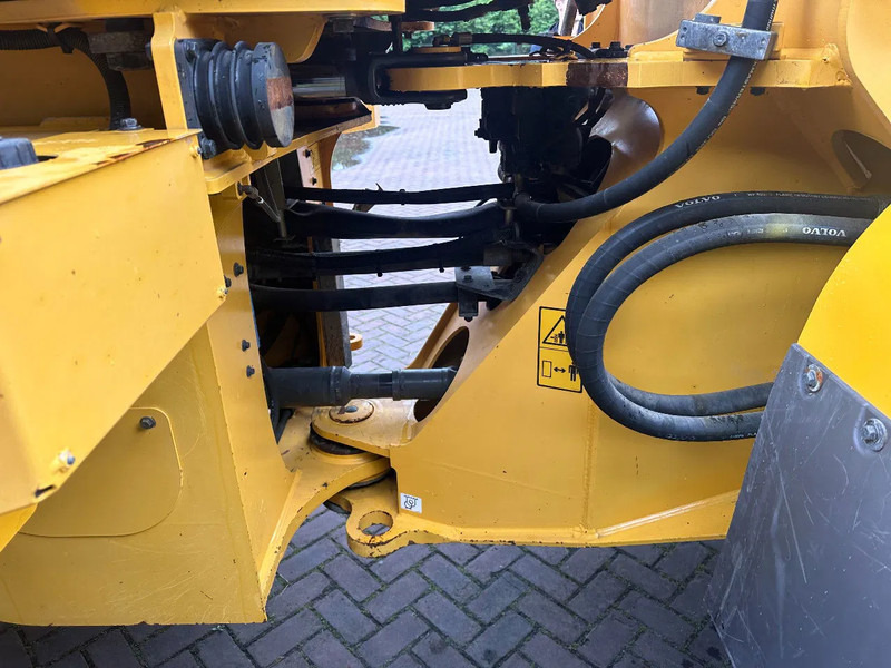 Chargeuse sur pneus Volvo L120 H: photos 9