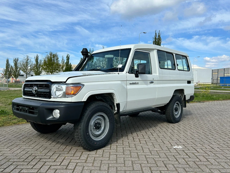 Voiture Toyota Land Cruiser HZJ78R 4x4 4.2D Hard Top RHD - EURO 3 - NEW!! 1 UNIT directly available: photos 1