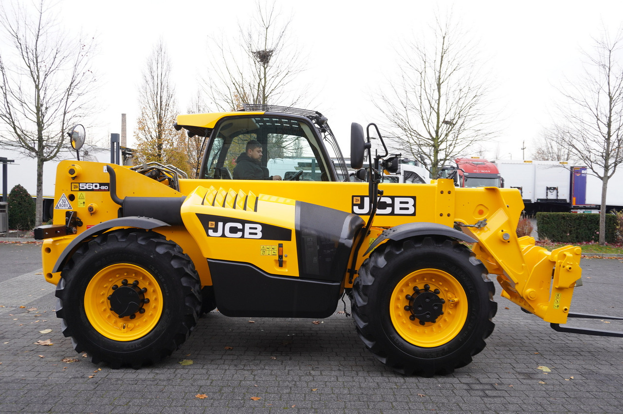 Chargeuse sur pneus JCB 560-80 / 6 ton lifting capacity / power 146 HP: photos 14