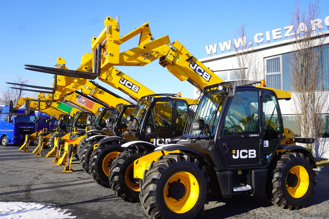 Chargeuse sur pneus JCB 560-80 / 6 ton lifting capacity / power 146 HP: photos 36