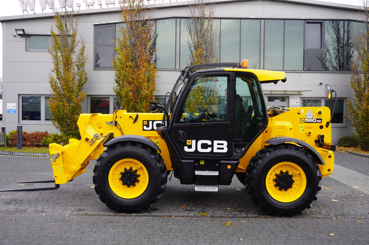 Chargeuse sur pneus JCB 560-80 / 6 ton lifting capacity / power 146 HP: photos 12