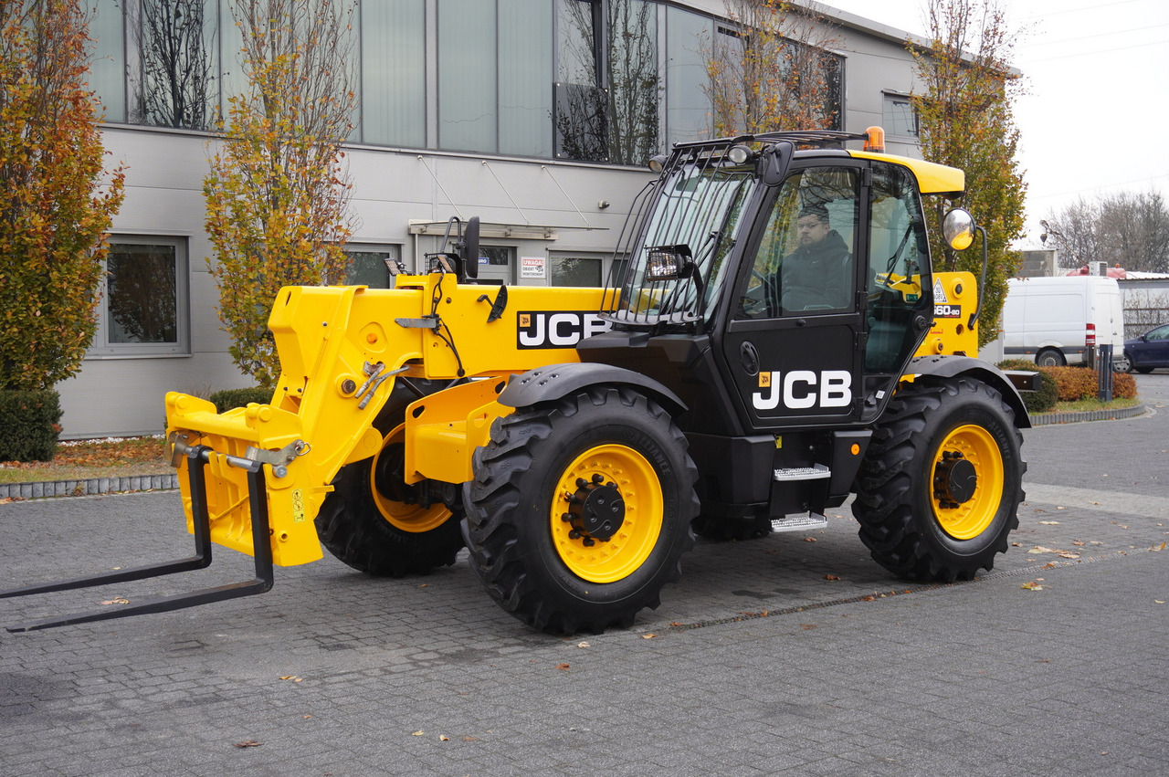 Chargeuse sur pneus JCB 560-80 / 6 ton lifting capacity / power 146 HP: photos 8