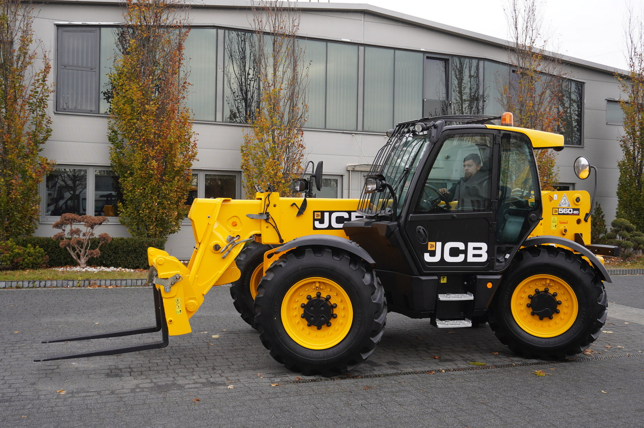 Chargeuse sur pneus JCB 560-80 / 6 ton lifting capacity / power 146 HP: photos 6