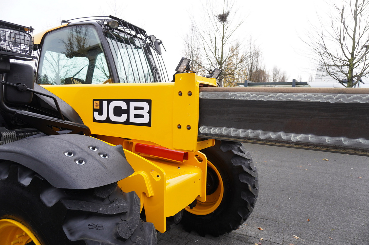 Chargeuse sur pneus JCB 560-80 / 6 ton lifting capacity / power 146 HP: photos 28