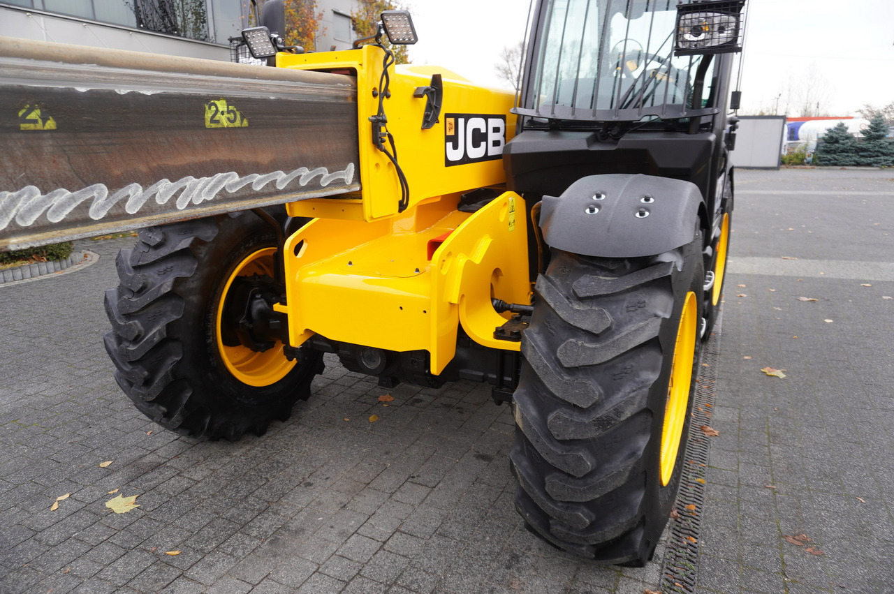 Chargeuse sur pneus JCB 560-80 / 6 ton lifting capacity / power 146 HP: photos 31