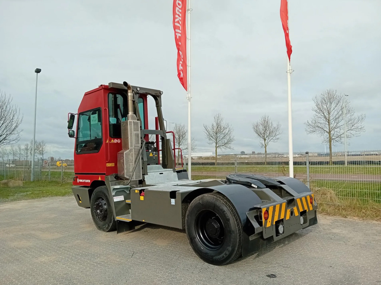 Tracteur portuaire TERBERG - YT220: photos 6