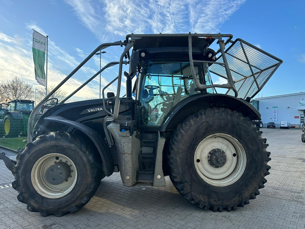 Tracteur agricole Valtra S 374: photos 16