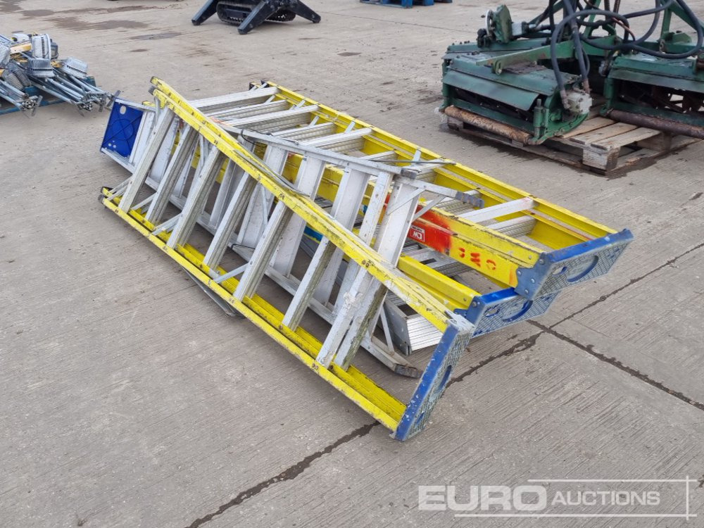 Matériel de chantier Fiberglass Step Ladders (3 of), Aluminium Step Ladders (2 of): photos 7