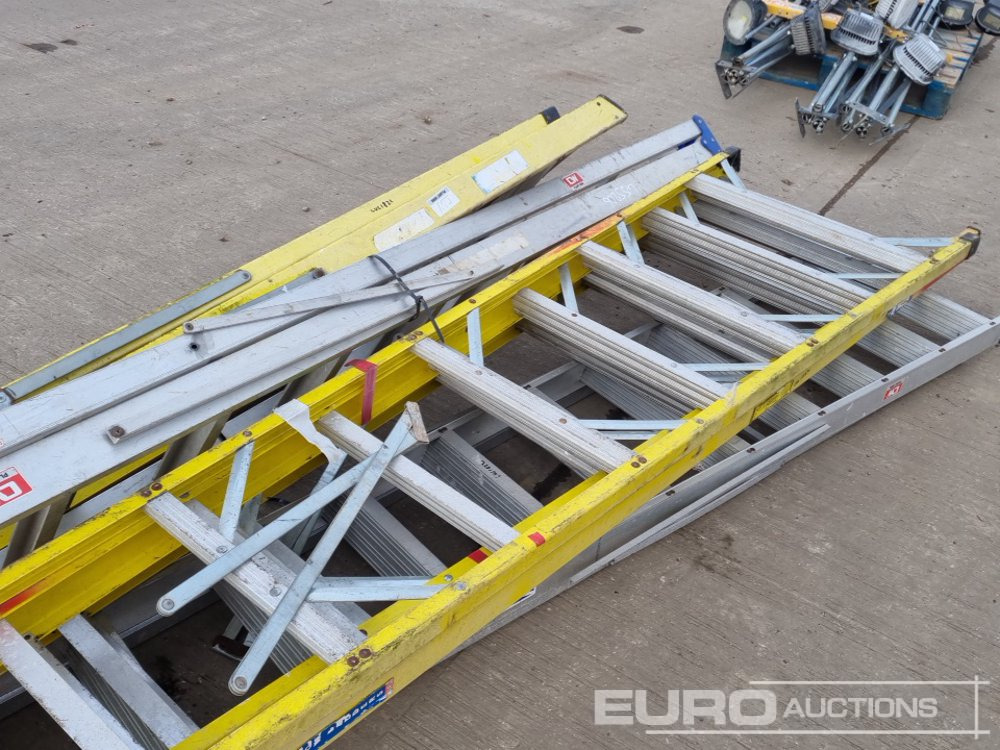 Matériel de chantier Fiberglass Step Ladders (3 of), Aluminium Step Ladders (2 of): photos 11