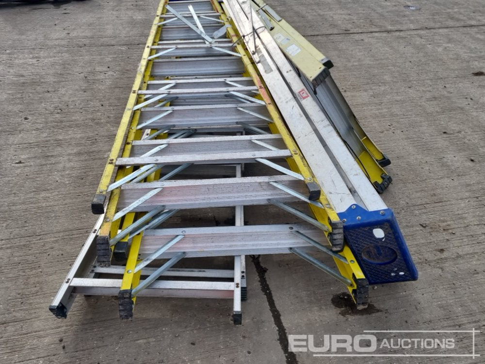 Matériel de chantier Fiberglass Step Ladders (3 of), Aluminium Step Ladders (2 of): photos 13